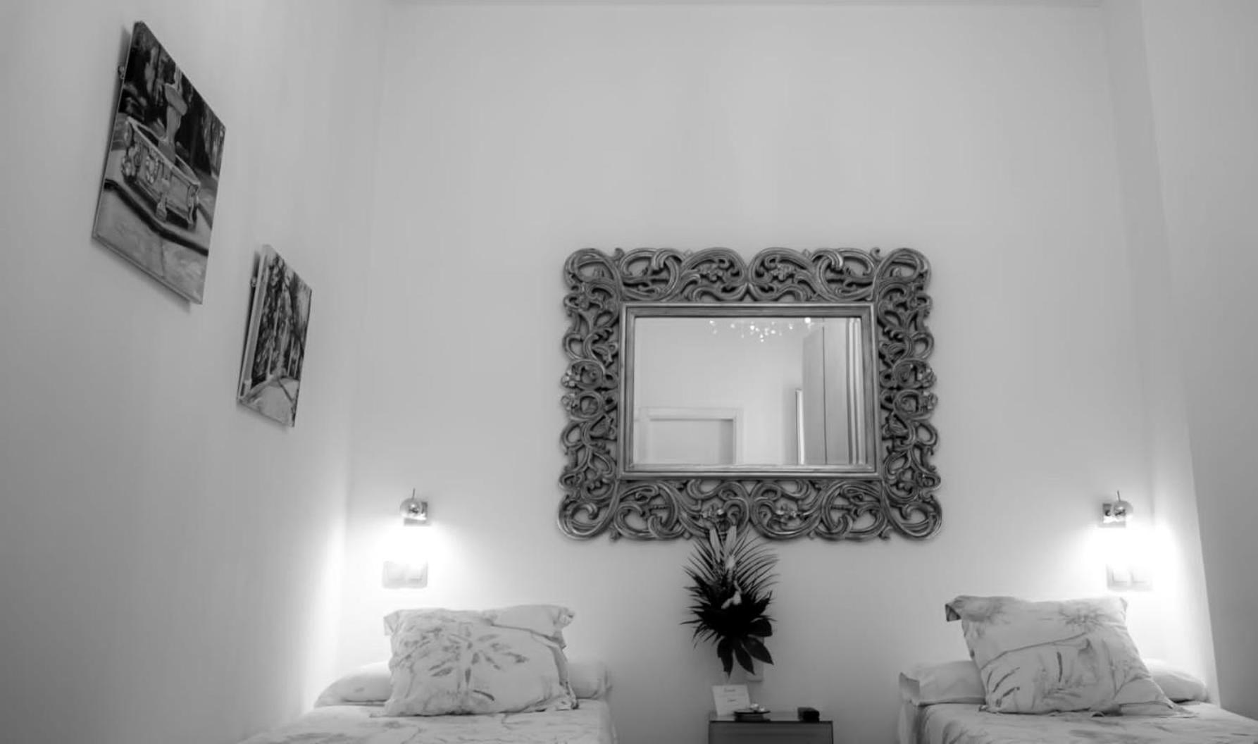 Hotel Palacio Alcazar Seville Room photo